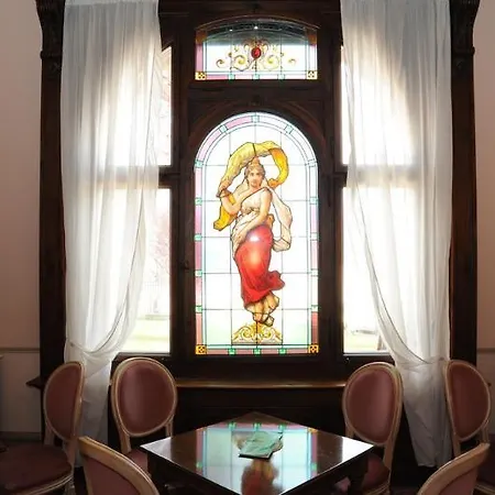 露易诺卡明酒店 酒店 勒威诺
